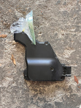 Cargar imagen en el visor de la galería, f 115 hp Yamaha RELAY HOLDER 6EK-81952-00-00 COVER 6EK-81942-00-00 ELECTRICAL CASE 60V-85544-00-00 four stroke 2914-2018