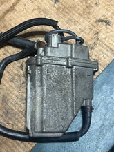 Load image into Gallery viewer, f 115 hp Yamaha 68V-14180-01-00 vst FUEL FLOAT CHAMBER ASSY with pump 2000-2011 Four Stroke