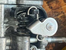 Cargar imagen en el visor de la galería, DF 25 hp Suzuki 13200-95J00 CARBURETOR twin V STARTER ASSY 13368-95J00 Four Stroke 2006-2014