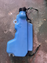 Lade das Bild in den Galerie-Viewer, 50 40 hp Tohatsu Nissan OIL TANK 3T5710100 CAP 3C8710150 LEVEL SENSOR 3T5710200 two stroke 2002-2018