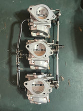 Cargar imagen en el visor de la galería, 75 hp Yamaha CARBURETOR SET carb 1 692-14301-45-00 CARB 2 692-14302-45-00 CARB 3 692-14303-45-00 two stroke 1995-2000 ACCELERATOR LEVER ROD 688-41217-01-00, CHOKE ROD 2 688-41257-01-00