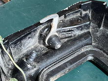 Lade das Bild in den Galerie-Viewer, 8 HP Mercury 9204A1 BOTTOM COWL two stroke 826677A3 STOP SWITCH 9.9 15 HP