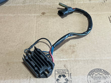 Cargar imagen en el visor de la galería, DT 200 150 HP efi Suzuki 32800-92E30 Regulator Rectifier ASSY 1998-2003