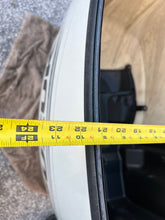 Cargar imagen en el visor de la galería, DF 200 hp Suzuki ENGINE COVER 61403-96890-Y5S four stroke 2019