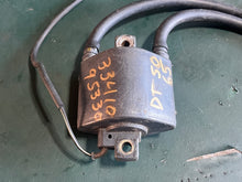 Cargar imagen en el visor de la galería, DT 50 65 hp Suzuki IGNITION COIL 33410-95330 f6t419 two stroke 1980-1982