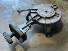 Lade das Bild in den Galerie-Viewer, 40 hp Yamaha recoil STARTER ASSY 6r6-15710-00-ek pull 40c TWO STROKE 1992-93 also 6r6-15710-01-ek 6R6-Y130P-00-00 imperfect