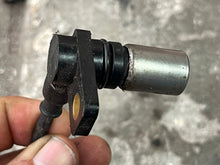 Cargar imagen en el visor de la galería, 200 225 250 HP Evinrude Ficht CRANK POSITIONING SENSOR magnetic 586452 two stroke 1999-2005