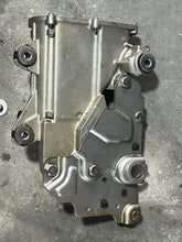 Cargar imagen en el visor de la galería, f 225 200 hp Yamaha vst FLOAT CHAMBER BODY 69J-14180-21-00 plate 69J-24422-10-00 2005-2010 four stroke