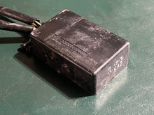 Cargar imagen en el visor de la galería, BF 50 40 hp Honda 34310-ZV5-821 TRIM CONTROL UNIT relay FOUR STROKE 1997-2002 nla  BAYS BAZS BAZL outboard