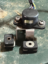 Lade das Bild in den Galerie-Viewer, import tax & duties for: 200 225 250 300 hp Mercury 821664 Throttle Position SENSOR ASSY & bracket, 039400-0040 Two Stroke some compatibility EFI Sea pro Marathon