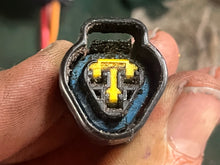 Cargar imagen en el visor de la galería, 150 175 200 225 250 hp Yamaha Throttle Sensor & bracket TPS 6R5-85885-01-00 TWO STROKE