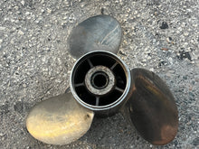Cargar imagen en el visor de la galería, Honda Power Tech 17P PROPELLER RH prop 3-Blade Stainless four stroke 6 cylinder 9437091-008-001-004