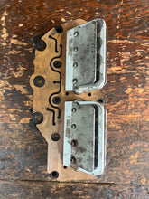 Cargar imagen en el visor de la galería, 90 115 hp Johnson Evinrude Intake Manifold PORT 436893 339661 primer nipple 0326952 with leaf reeds 0389823 two stroke