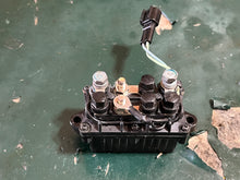 Lade das Bild in den Galerie-Viewer, 250 hp Yamaha POWER RELAY 60V-81950-00-00 two stroke HPDI 3.3 Liter 2003-2009 some compatibility 200 225 300 hp
