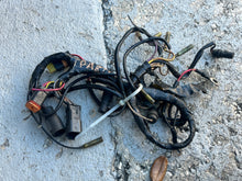 Cargar imagen en el visor de la galería, PARTS ONLY 200 225 250 hp Johnson Evinrude V6 engine harness 0586243 two stroke