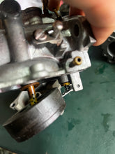 Cargar imagen en el visor de la galería, 40 50 hp Johnson Evinrude CARBURETOR SET 397064 395790 398318 396140 Two Stroke 2 Cylinder 1985-1993 also 398347 398346 432982 432983 432985 432984 432437 398340