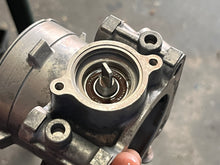 Load image into Gallery viewer, f 115 hp Yamaha THROTTLE BODY 6EK-13751-00-00 SILENCER 6DA-14440-00-00 four stroke 2014-2025