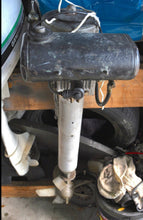 Lade das Bild in den Galerie-Viewer, 4 5.5 HP British Seagull clutch drive sailboat motor TWO STROKE 1969-79 Silver Century plus 102 cc 20 inch