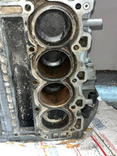 Cargar imagen en el visor de la galería, BF 115 130 hp Honda Cylinder Block w rotating assy 1997 Four stroke