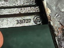 Lade das Bild in den Galerie-Viewer, 200 225 250 hp Johnson Evinrude SHIFT ARM ASSY with SWITCH 0586437 331737 433481 431908 two stroke