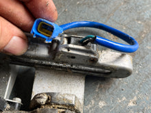 Lade das Bild in den Galerie-Viewer, f 150 hp SHIFT BRACKET 6DA-44176-00-00 BRACKET 63P-44117-01-00 SHIFT SWITCH 69J-8259F-00-00 four stroke 2015-2024