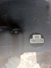 Cargar imagen en el visor de la galería, F60 Yamaha 2017 powerhead, cylinder head, block, rods, pistons