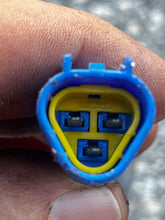 Lade das Bild in den Galerie-Viewer, 40 - 90 hp Yamaha TRIM TILT SWITCH 63D-82563-10-00 Two Stroke