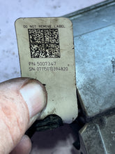 Cargar imagen en el visor de la galería, 150 hp Evinrude e-tec FUEL INJECTOR starboard 5007347 353518 5007765 two stroke AA AB AF models 90-200 hp