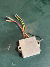 Cargar imagen en el visor de la galería, f 25 hp Mercury 883071T1 Yamaha 65W-81960-10-00 RECTIFIER & REGULATOR four stroke OEM 25 40 hp