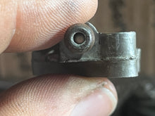 Lade das Bild in den Galerie-Viewer, 6 5 hp Evinrude 345461-1 COVER & NIPPLE ASSY 5000278 for carburetor bowl Accelerator Pump Four Stroke 1998-2000