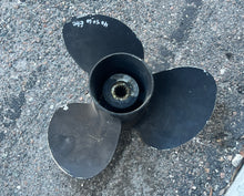 Load image into Gallery viewer, 40 50 60 hp Evinrude E-tec 3-Blade PROPELLER 0763466 two stroke 2008-2011