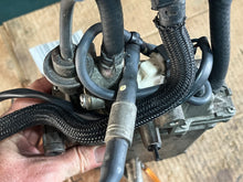 Load image into Gallery viewer, f 150 hp Yamaha VST 63P-14180-00-00 FLOAT CHAMBER & 63P-13907-01-00 FUEL PUMP tested FOUR STROKE 2005 nla, super #s: 63P-14180-01-00, 63P-14180-02-00, 63P-14180-03-00 2005-2007