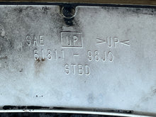 Load image into Gallery viewer, DF 150 hp Suzuki  SIDE COVER SET WHITE 62821-96J0-Y5S 61811-96J0-Y5S 2015-2018