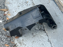 Load image into Gallery viewer, DF 70 - 140 Suzuki Swivel Bracket Four Stroke 20” Large, 54211-90J01-0EP LOWER MOUNT BRACKET 54221-90J02-0EP 43111-92101
43111-92J20