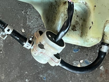 Cargar imagen en el visor de la galería, 75 85 hp Suzuki 69110-95514 OIL TANK two stroke 69110-95513 69110-95512 69110-95511 69101-95500 oil cap 69201-95500 69200-95509 OIL SENSOR 16250-94710 two stroke NLA 1983-1997 some compatibility beyond those years for 85 hp