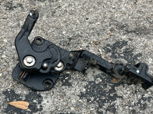 Cargar imagen en el visor de la galería, 115 hp Mercury THROTTLE LEVER 8M0051365 8M0008288 & BRACKET 897763T01 897763T03 four stroke EFI