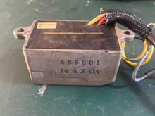 Cargar imagen en el visor de la galería, 70 hp Johnson 0585001 Evinrude 585001 voltage RECTIFIER & LEAD two stroke