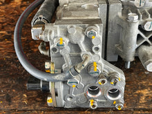 Load image into Gallery viewer, 150 175 200 hp Yamaha HPDI 68F-12170-01-00 CAMSHAFT compressor ASSY with FUEL PUMP ASSY 68F-13910-10-00 two stroke 2004-2014