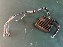 Cargar imagen en el visor de la galería, BF 50 40 hp Honda 31750-ZW4-013 VOLTAGE RECTIFIER REGULATOR 2005-2007+
