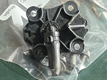 Cargar imagen en el visor de la galería, 200 225 250 hp Johnson 337486 Evinrude 0337486 Thermostat COVER 0337067 SPRING FITTING Two Stroke v6 1993-2000