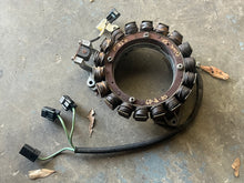 Lade das Bild in den Galerie-Viewer, f 250 hp Yamaha BASE ASSEMBLY stator pulser 6P2-81460-00-00 four stroke 2005-2018 PULSER COIL 6P2-85580-00-00