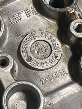 Cargar imagen en el visor de la galería, 90 hp Evinrude E-tec fuel injector strbd 5008826 & 5007147 2008-2012 two stroke 5007433 353518 353253 352875