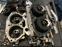 Lade das Bild in den Galerie-Viewer, 115 hp Yamaha CARBURETOR SET 6E5-14301-15-00 6E5-14302-15-00 1986-95 two stroke oem 6E515