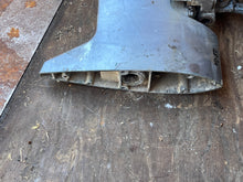Lade das Bild in den Galerie-Viewer, 40 50 hp Yamaha 20” manual tilt MIDSECTION UPPER CASING 6H4-45111-10-4D SWIVEL 697-43311-03-4D STEERING ARM 6H4-42510-02-4D EXHAUST 6H4-41137-00-94 stern CLAMPS 697-43112-03-4D 697-43111-04-4D Two Stroke 2 cylinder 1994