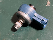 Load image into Gallery viewer, 135 150 175 HP Mercury Air injector Blue 883078A3 883078 8M6001743 two stroke DFI OPTIMAX
