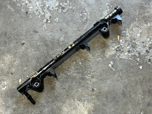 Lade das Bild in den Galerie-Viewer, 250 Yamaha FUEL INJECTOR DELIVERY PIPE 2 6P2-13170-10-00 four stroke 2005-2015 some compatibility 200 225 hp