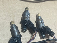 Load image into Gallery viewer, 250 225 200 150 HP Yamaha OX66 FUEL INJECTORS (6) 65L-13761-00-00 INJECTOR HARNESS 65L-8259N-20-00 two stroke 1997-2004