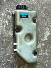 Cargar imagen en el visor de la galería, 250 hp Mercury OIL TANK 818456A1 1270-830889A4 with switch 87-856156A2 two stroke EFI 1994-1996 some compatibility 225 300 hp