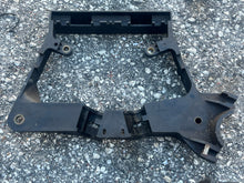 Cargar imagen en el visor de la galería, 140 120 hp Evinrude Johnson v4 power pack ELECTRICAL BRACKET 0583418 two stroke looper some compatibility 120-300 hp