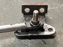 Lade das Bild in den Galerie-Viewer, 50 40 hp Tohatsu Nissan steering DRAG LINK & HOOK PLATE 3C8848300 two stroke 2002-2010